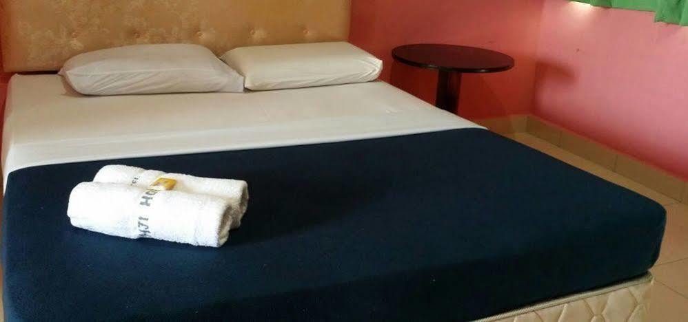 Hji Residensi Hotell Kuah Exteriör bild